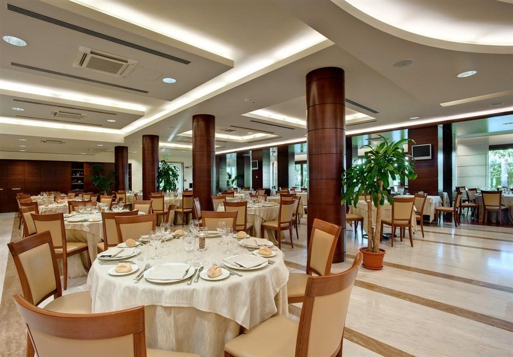 HOTEL CARLOS V vnitřní restaurace.jpg