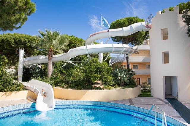 TIR_pool_waterslide_01.jpg