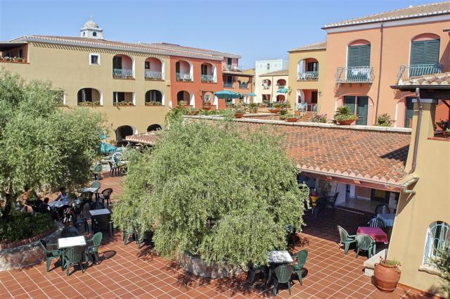 TORRE_MORESCA_B - PIAZZETTA DEL BAR - TM.jpg