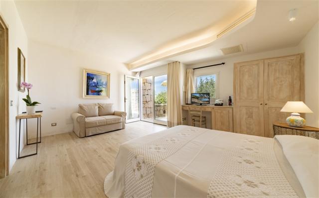 GRAND_RELAIS_DEI_NURAGHI_letto v esterno1.jpg