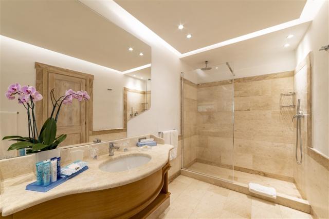 GRAND_RELAIS_DEI_NURAGHI_bagno6.jpg