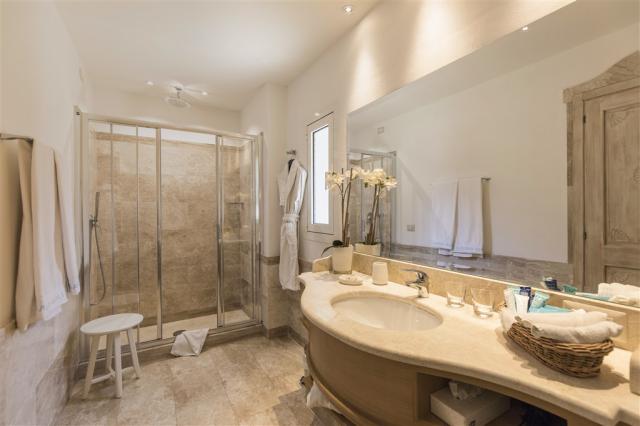 GRAND_RELAIS_DEI_NURAGHI_bagno 1 128 giugno 2018.jpg
