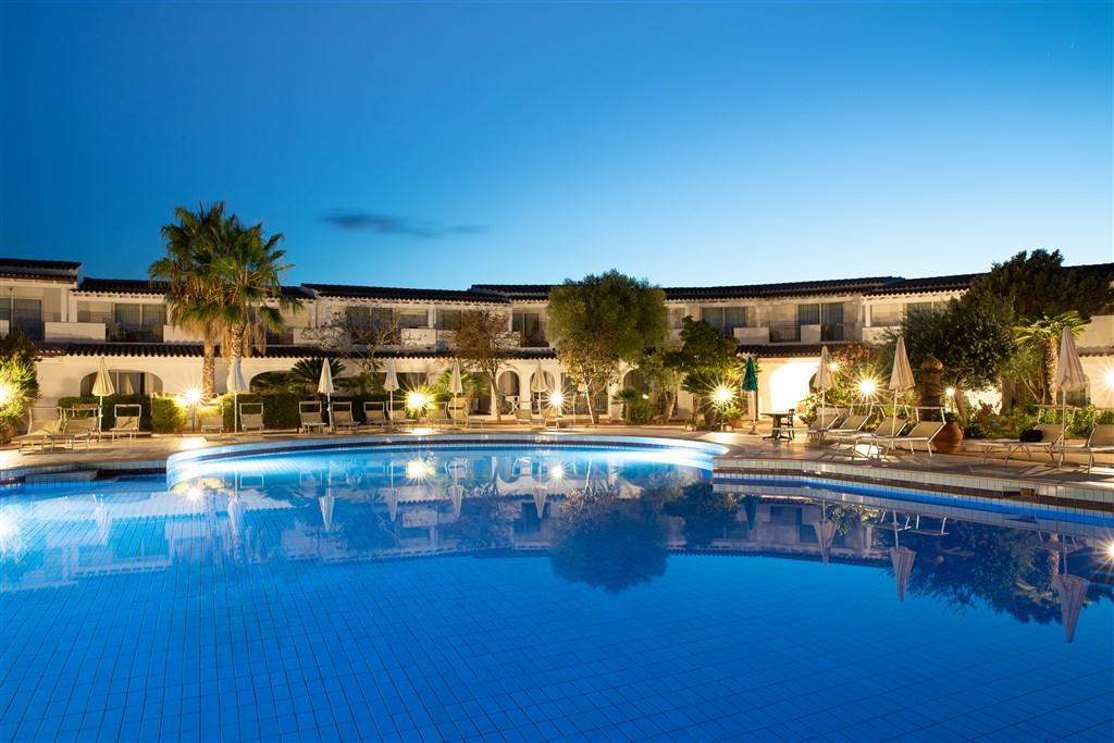 ADR_quattro_lune_pool_03.jpg