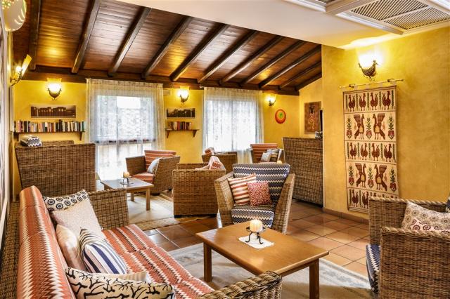 CRUCCURIS_RESORT_Hall22.jpg