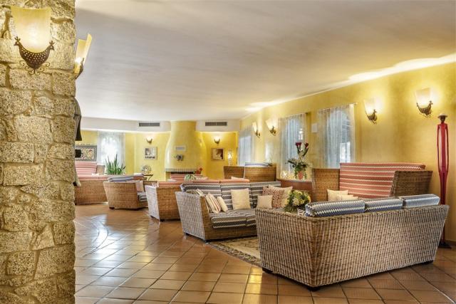 CRUCCURIS_RESORT_Hall-4.jpg