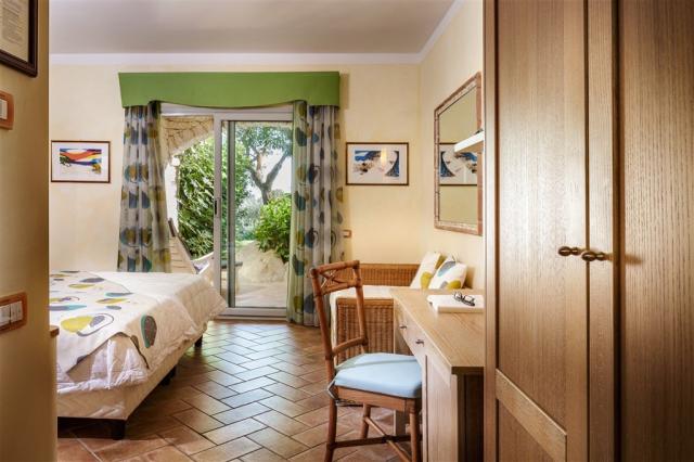 CRUCCURIS_RESORT_Camera_Classic-5.jpg