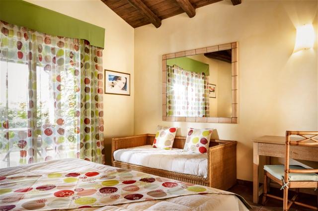 CRUCCURIS_RESORT_Classic room TPL.jpg
