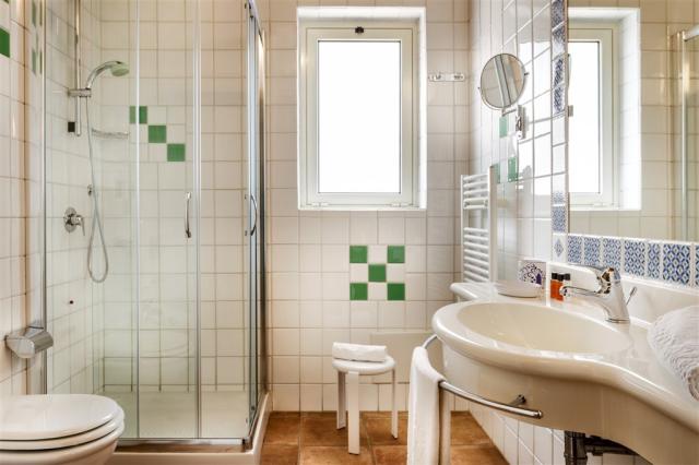 CRUCCURIS_RESORT_Camera_Classic-bagno.jpg