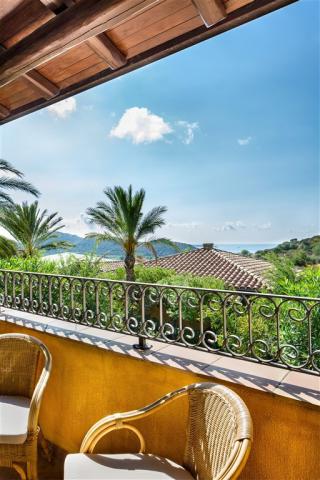 CRUCCURIS_RESORT_Camera_Deluxe-vista.jpg
