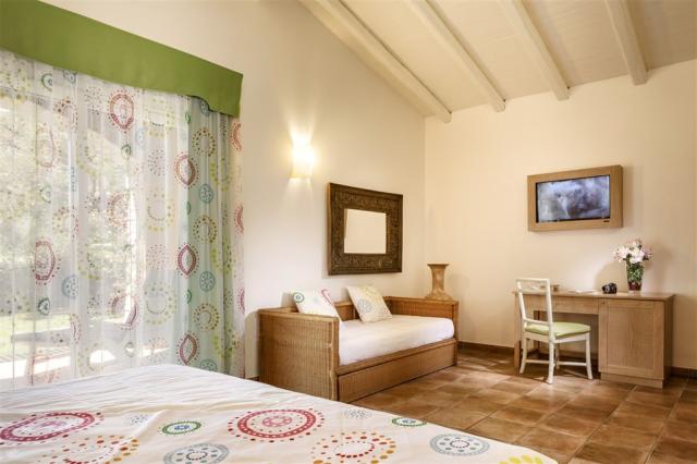 CRUCCURIS_RESORT_Junior_Suite_2.jpg