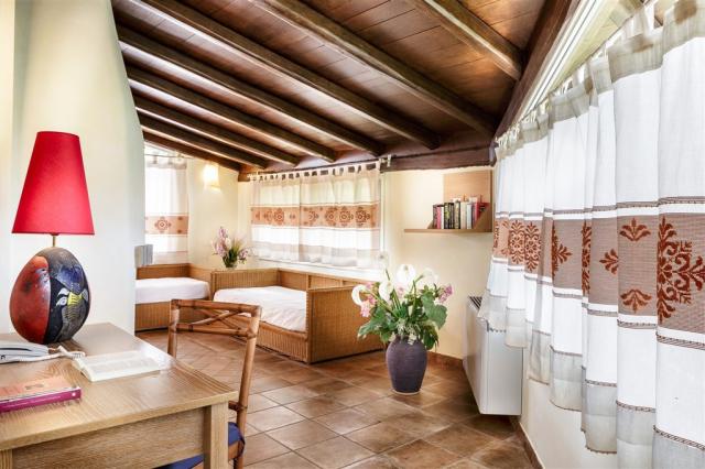 CRUCCURIS_RESORT_Suite_salotto_2.jpg