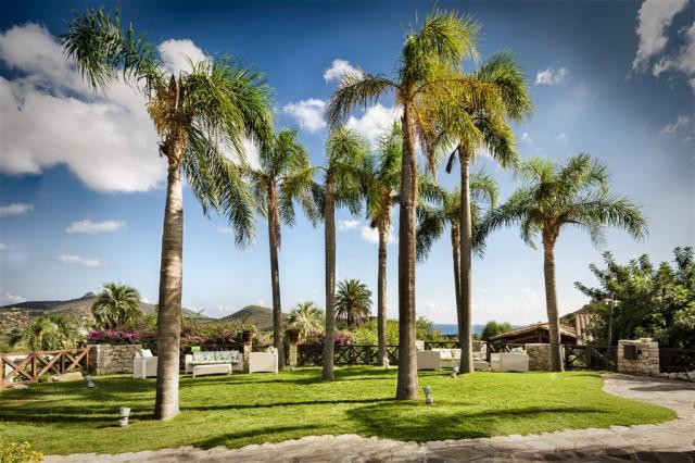 CRUCCURIS_RESORT_GARDEN3.jpg