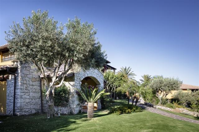 CRUCCURIS_RESORT_GARDEN4.jpg