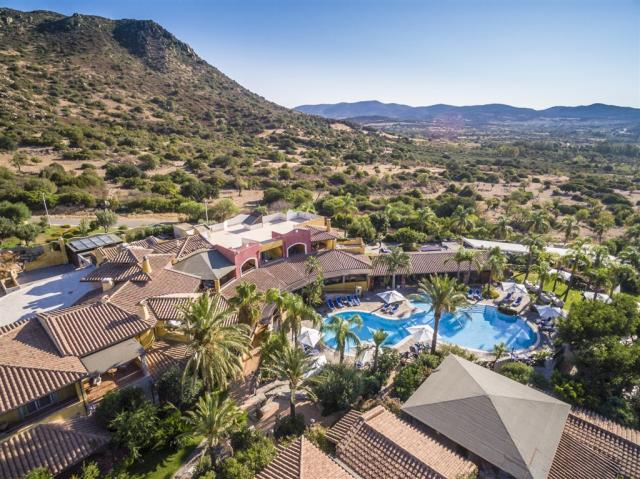 CRUCCURIS_RESORT_Panorama_1.jpg