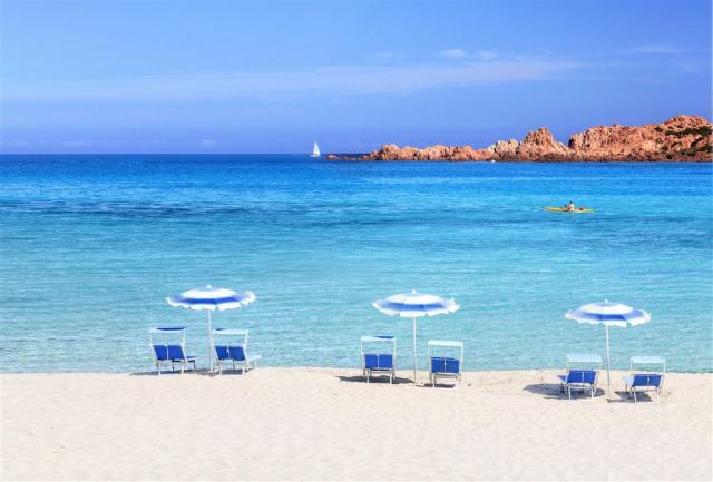 10_Marinedda_spiaggia_3_ombrelloni_2_RGB.jpg