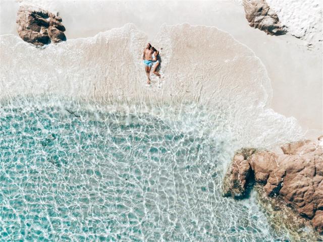 10b_Marinedda_spiaggia_coppia_RGB.jpg