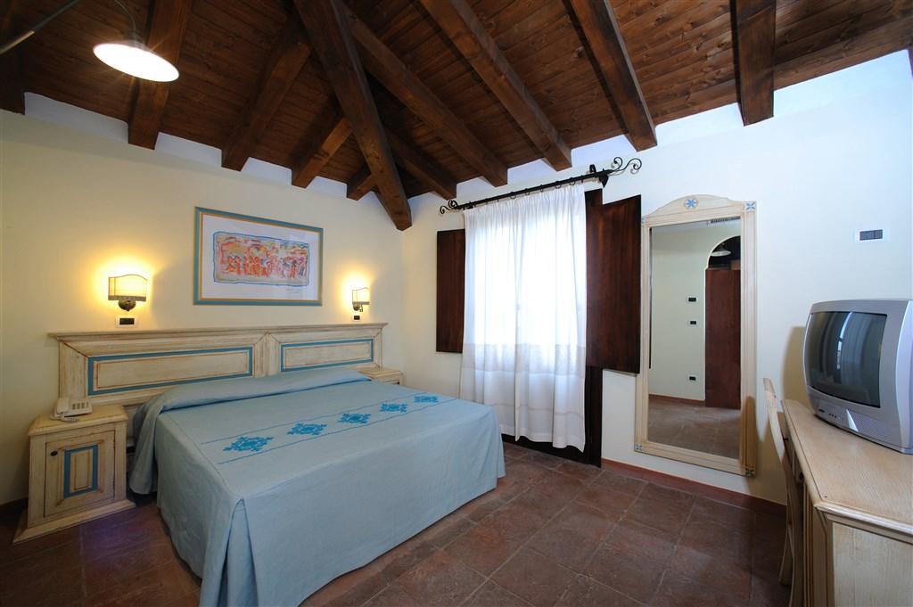 CLUB HOTEL BAIA DEI PINI - pokoj1.jpg