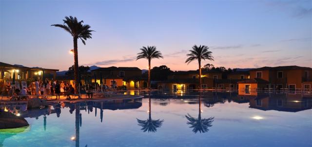 CLUB HOTEL BAIA DEI PINI - v noci.jpg