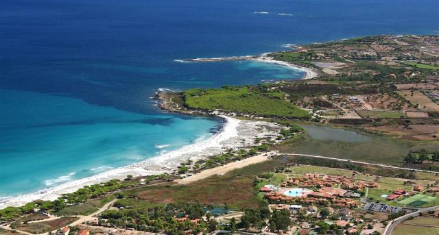 CLUB HOTEL BAIA DEI PINI - výhled2.jpg