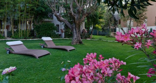 albergo-santa-maria-santa-maria-navarrese-giardiono-relax-11.jp