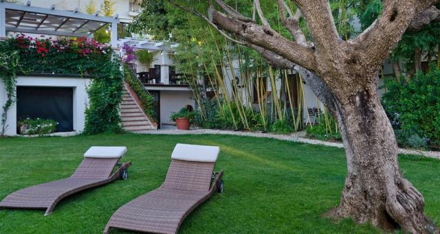 albergo-santa-maria-santa-maria-navarrese-giardiono-relax1.jpg