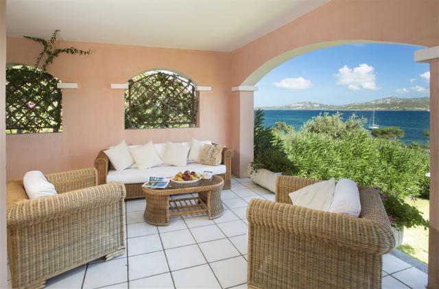 RESORT CALA DI FALCO1_FalcoB_Villa typo B_veranda1_RGB.jpg