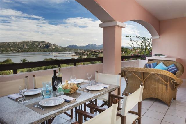 RESORT CALA DI FALCO2_VILLA D_veranda1_RGB_RGB.jpg