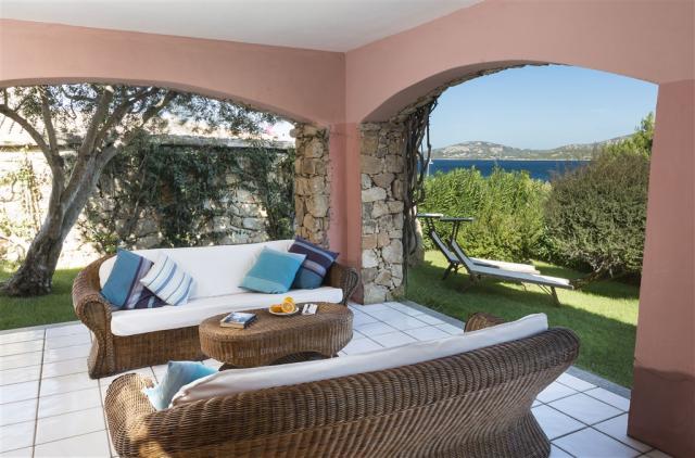 RESORT CALA DI FALCO17_Ginestra_veranda1_RGB.jpg