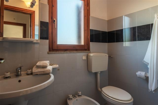 Trilo 5 Bathroom 1.jpg