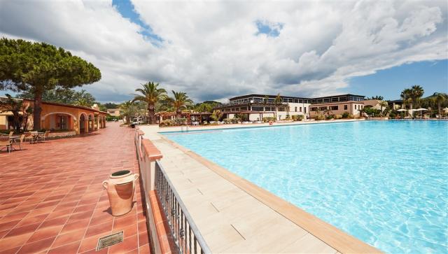 VOI_TANKA_RESORT_Pool_2.jpg