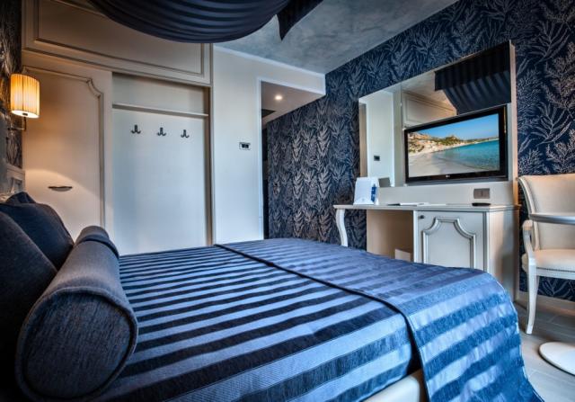 superior room (4).jpg