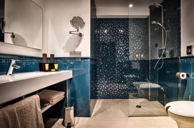 superior bathroom (2).jpg