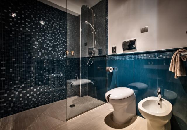 superior bathroom.jpg