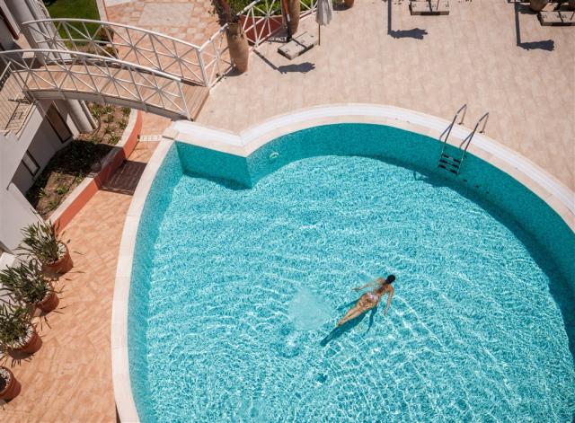 16 Piscina.jpg