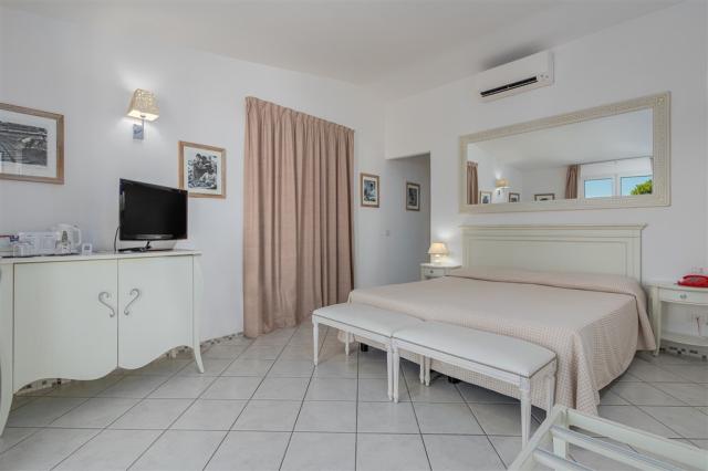 32 Deluxe Sea View.jpg