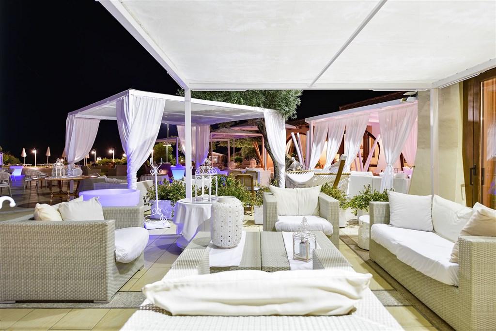 hotel-baia-del-porto-ottiolu-budoni-sardegna-il-bar.jpg