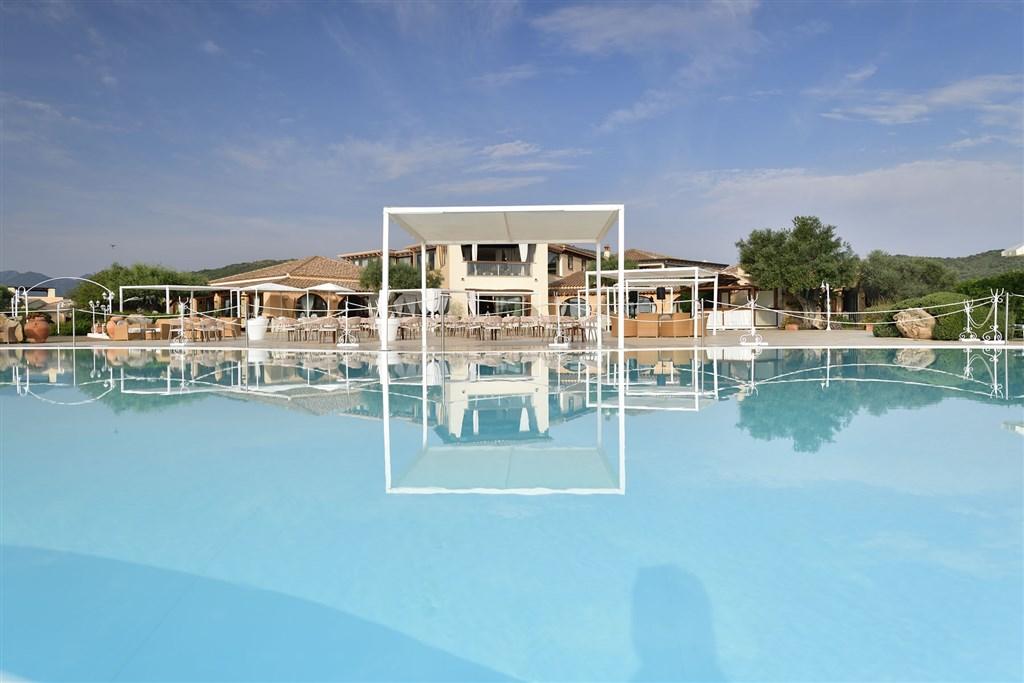 hotel-baia-del-porto-ottiolu-budoni-sardegna-piscine3.jpg