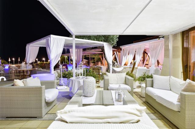 hotel-baia-del-porto-ottiolu-budoni-sardegna-il-bar.jpg