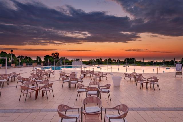 hotel-baia-del-porto-ottiolu-budoni-sardegna-piscina-tramonto-3