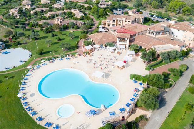 hotel-baia-del-porto-ottiolu-budoni-sardegna-piscina-2.jpg
