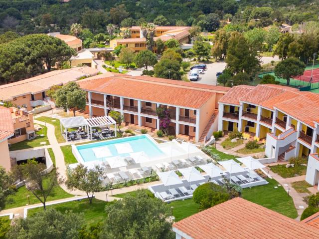 Felix Hotels_Costa Serena_Piscina (3).jpg