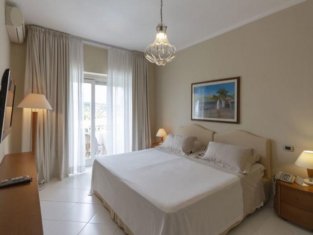 SUITE 11.jpg