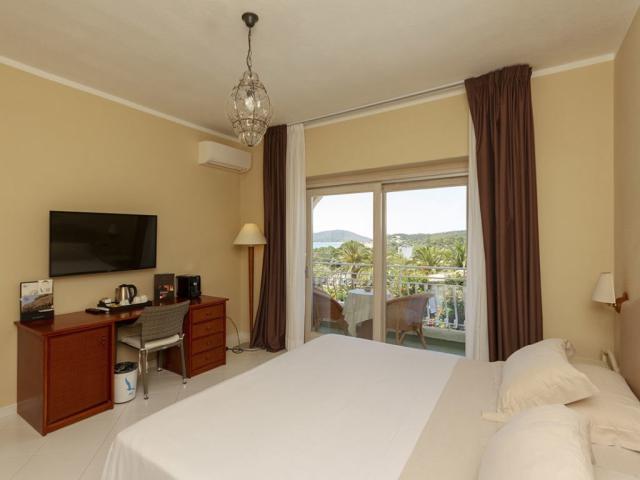 SUITE 32.jpg