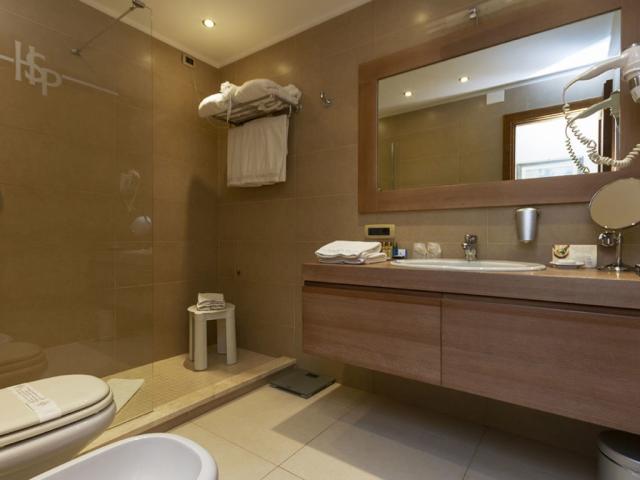SUITE 4.jpg