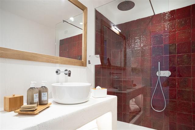 bathroom2.jpg