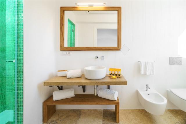 Suite Junior - 08 - 7R208425-HDR-Edited.jpg