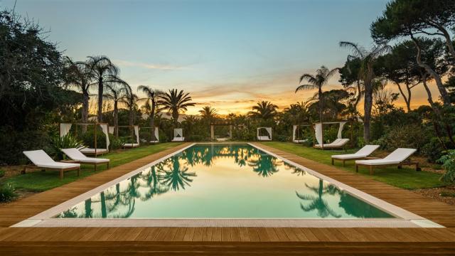Piscina Lux - 02 - 7R208021-HDR-Edited.jpg