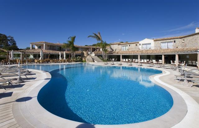 VILLAS_RESORT_bazen.jpg