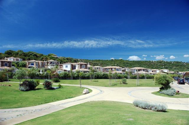VILLAS_RESORT_zahrada_exteriér.jpg