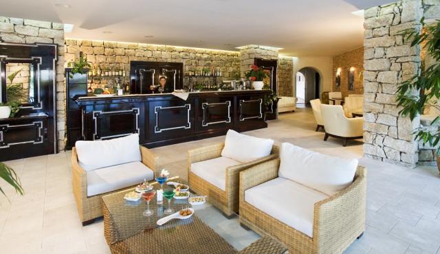 VILLAS_RESORT_bar.jpg